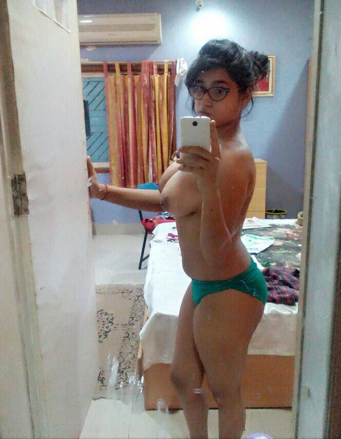 Bachcha Niklte Huye Naughty Xxx - Punjabi Porn Desi Nude Punjabi girl boss ke samne nude ho gai ...
