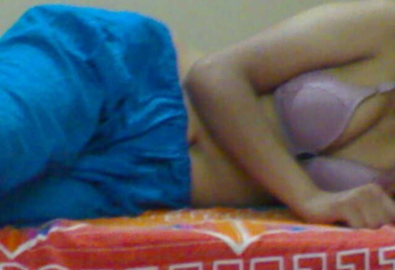 Pakistani Teen Gf taking nude topless boobs snapchat selfies for bf